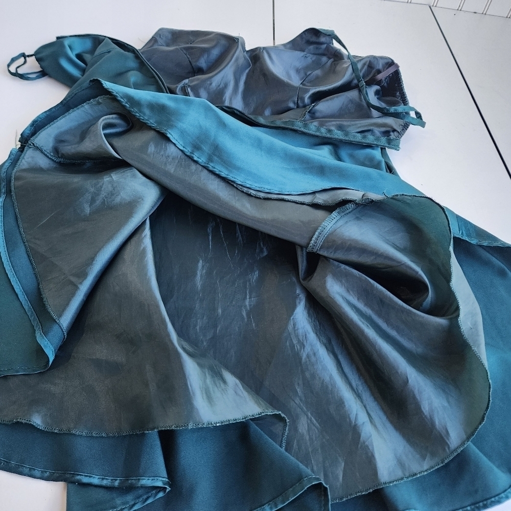 B Darlin Junior's Emerald Green Satin Skater Dress Pockets V-Neck Size 7/8 - Picture 10 of 15